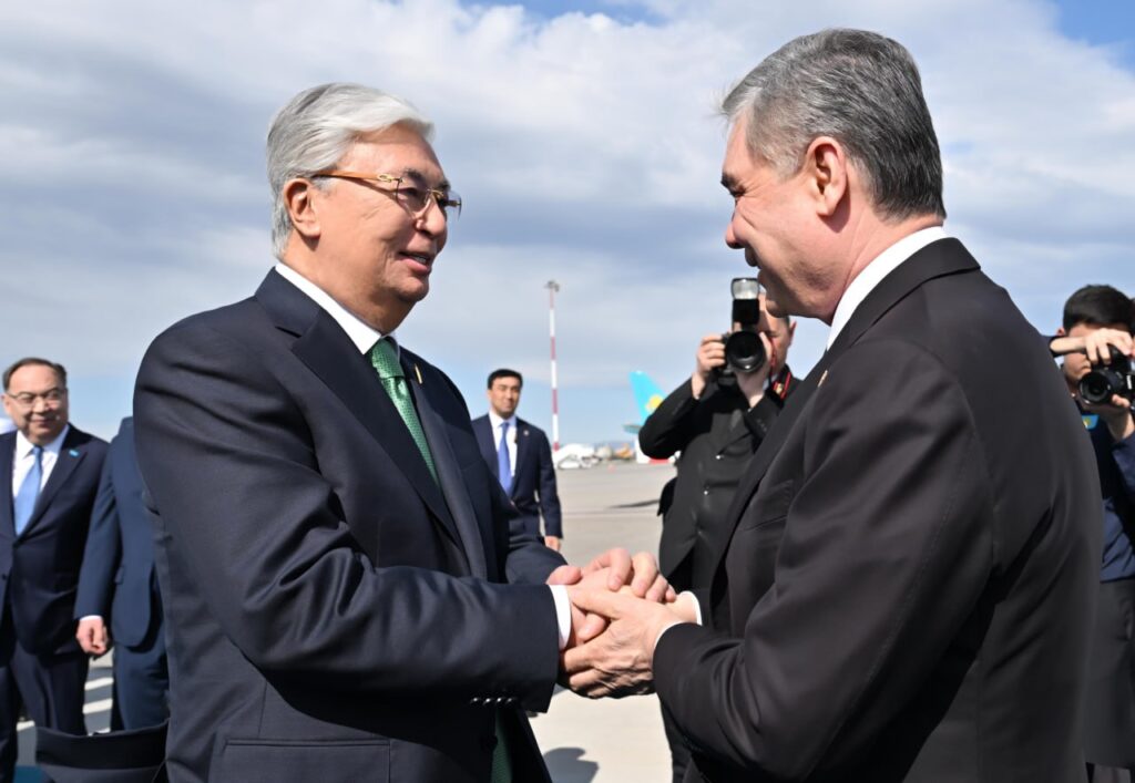 ПРЕЗИДЕНТІМІЗ ҚОШ КӨРГЕН ГУРБАНГУЛЫ БЕРДІМҰХАМЕДОВ ҚАЗАҚСТАНҒА КЕЛДІ