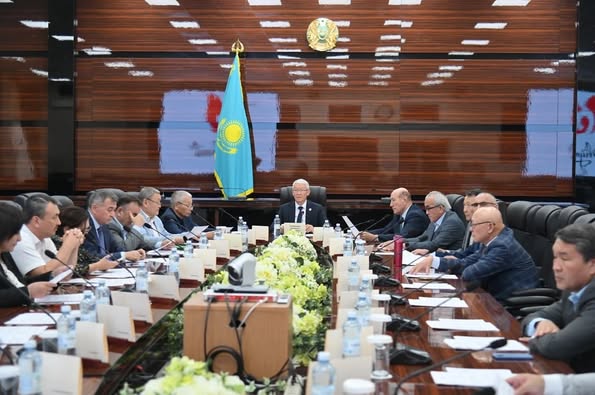 ҚОҒАМДЫҚ КЕҢЕСТЕ ӨЗЕКТІ МӘСЕЛЕЛЕР ТАЛҚЫЛАНДЫ