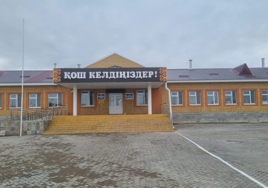 ЖАҢАДАН САЛЫНҒАН МЕКТЕП ҒИМАРАТЫНЫҢ САПАСЫ СЫН КӨТЕРМЕЙДІ